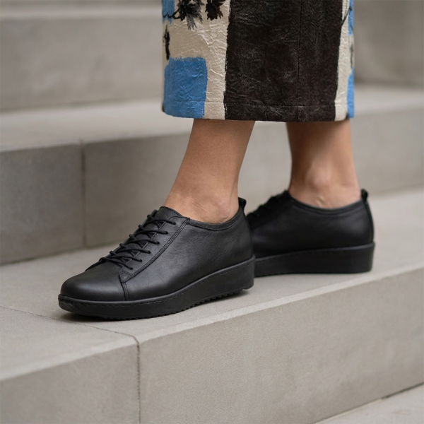 Urban streetwear low top sneakers
