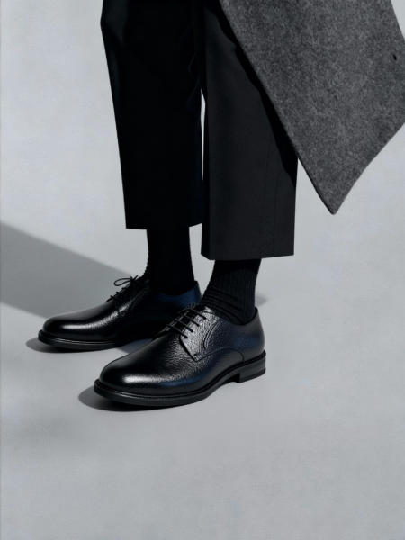 Dress black leather shoes for men