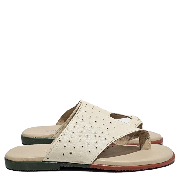 Trendy thong sandals in genuine leather