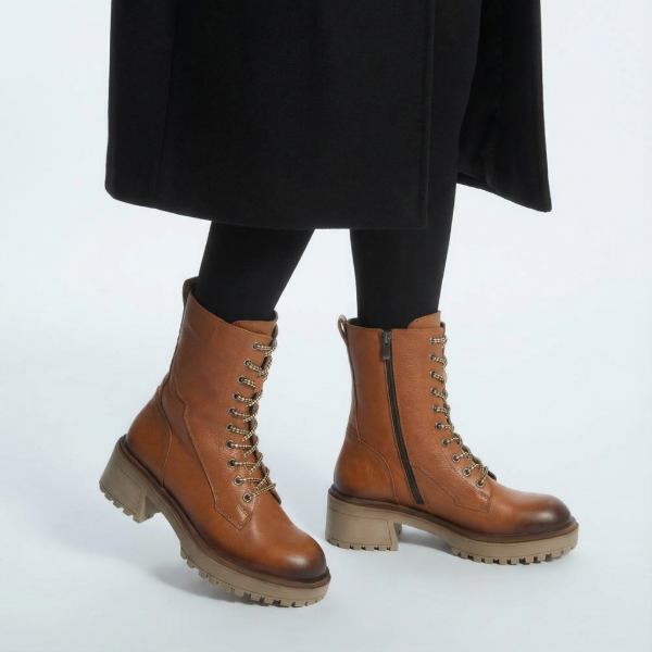 Cognac winter boots with anti slip outsole